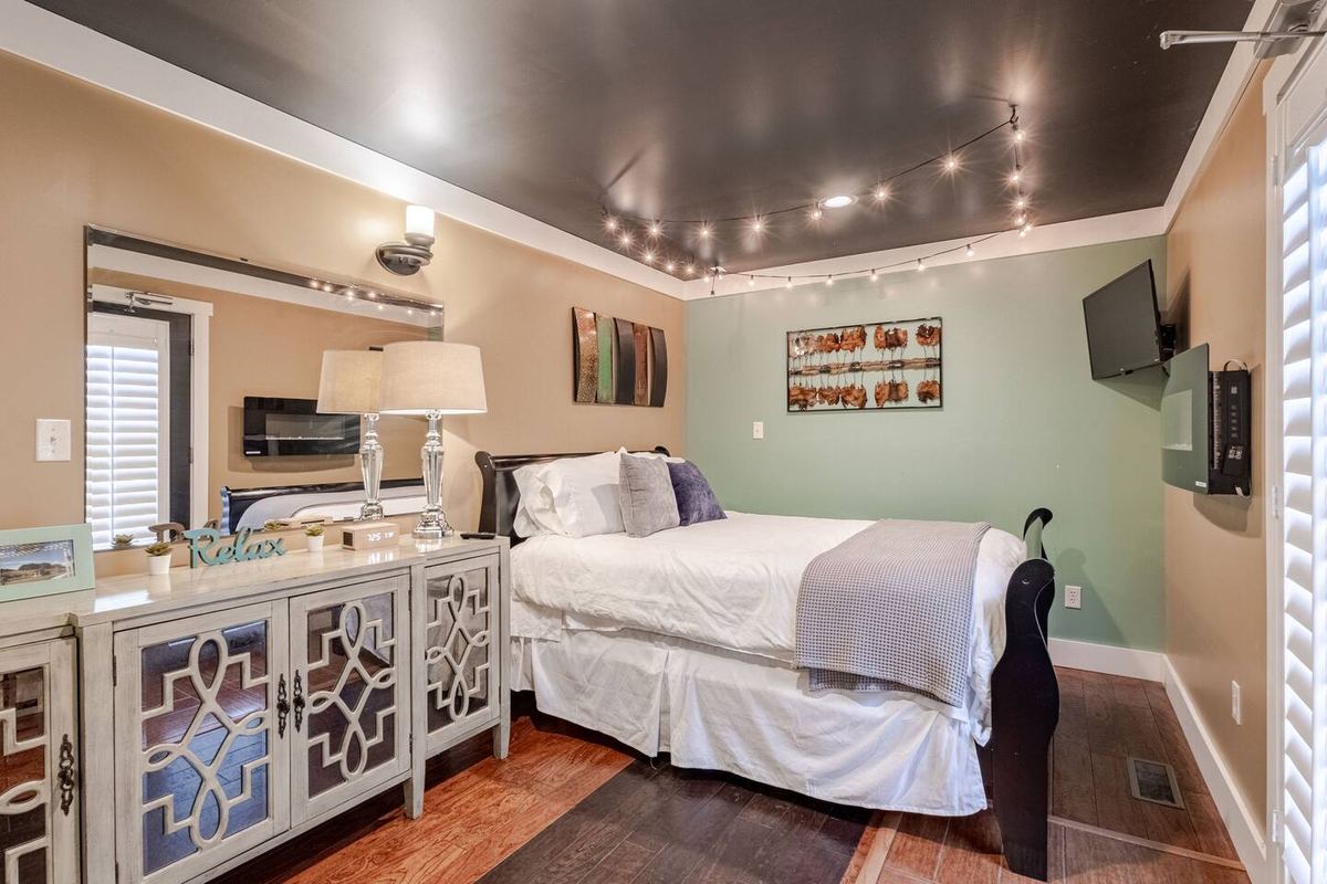 Third Milkbarn ready room with mirrored dresser and champagne chandelier