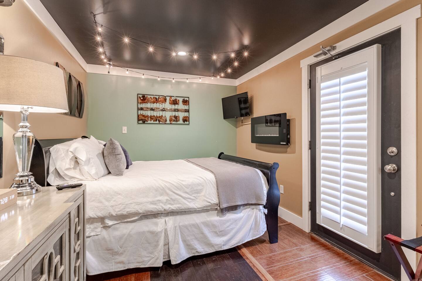 Milkbarn Farm Stay at Cedar Pond Farms in New Market — a converted Milkbarn farmhouse on a working farm with Scottish Highland cattle.